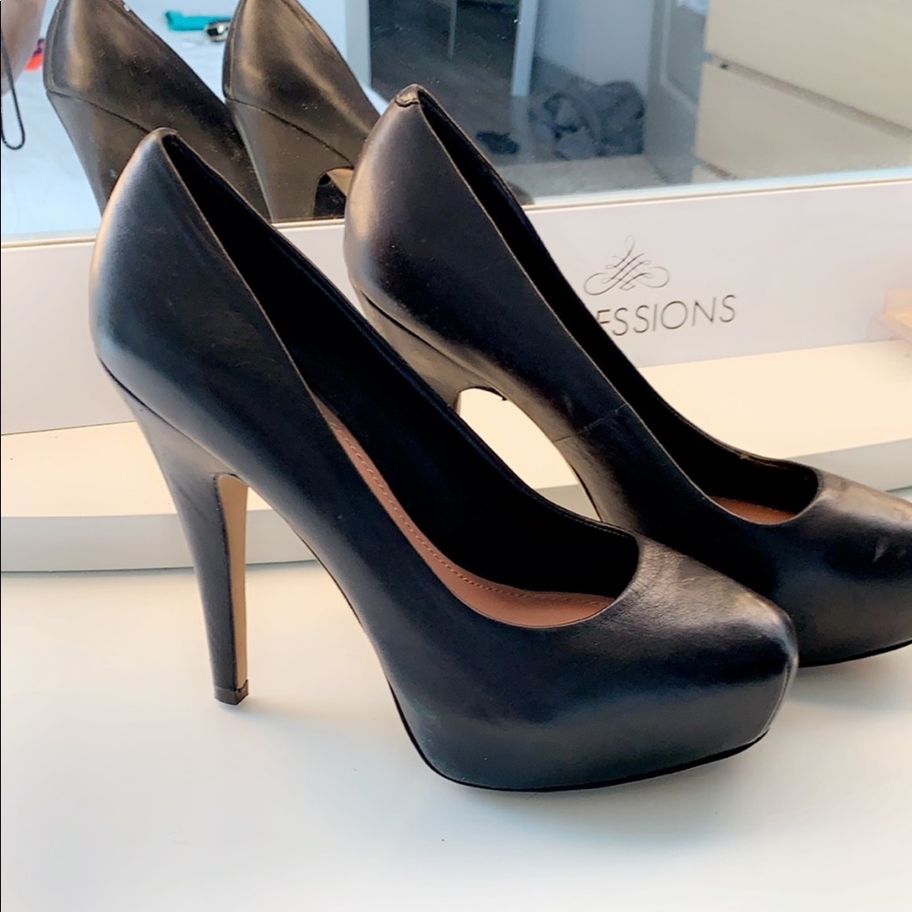 Black Vince Camuto heel